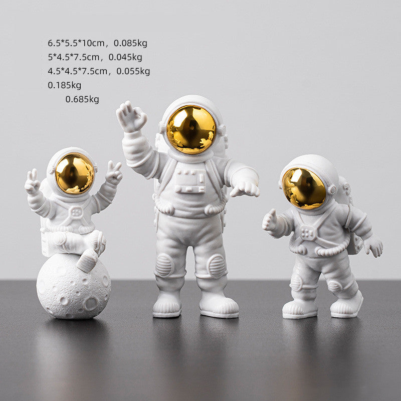 Car Small Ornaments And Cute Astronaut