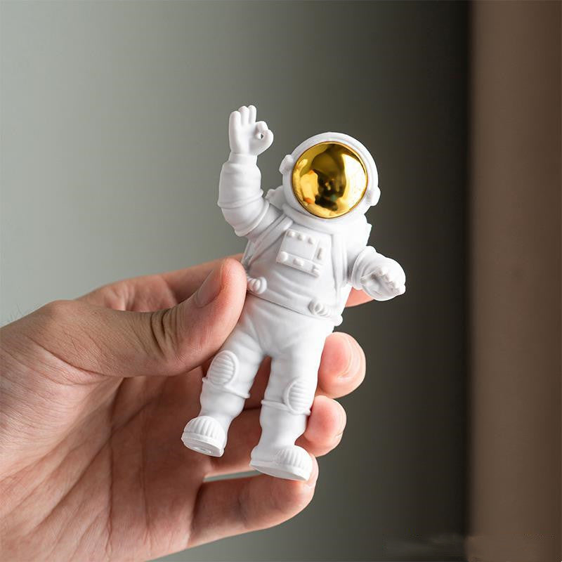 Car Small Ornaments And Cute Astronaut