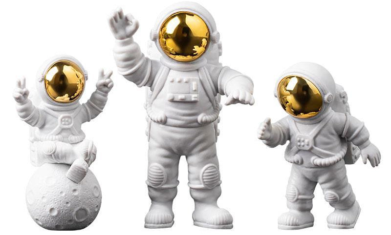 Car Small Ornaments And Cute Astronaut