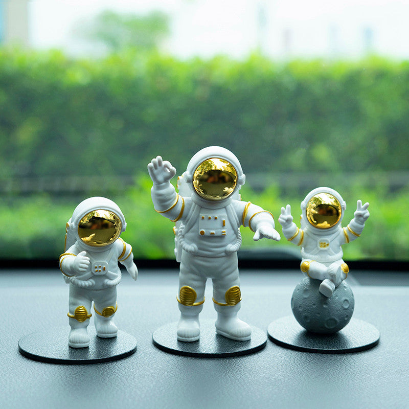 Car Small Ornaments And Cute Astronaut